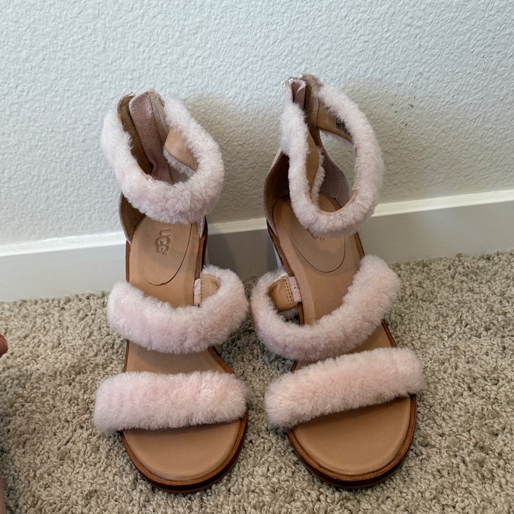 UGG Del Ray Women's Soft Pink Fluffy Sandals